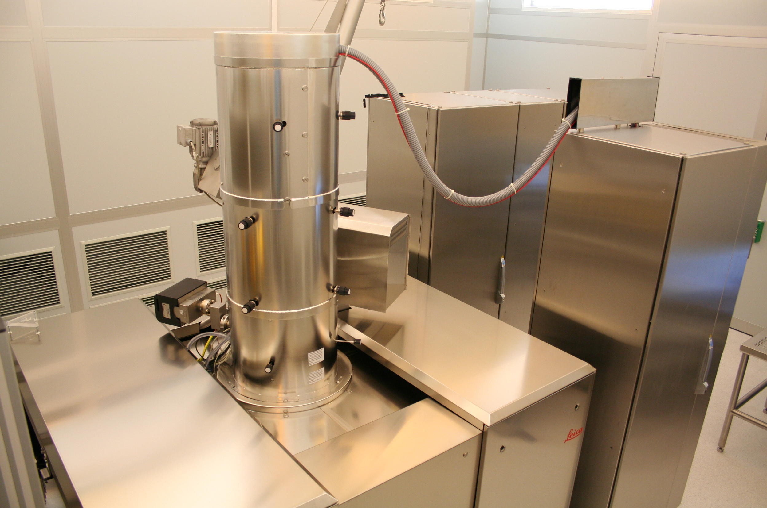 Vistec SB3050DW 50keV variable shaped e-beam for 4‘‘, 6“, 8“ & 12“ wafer sizes.